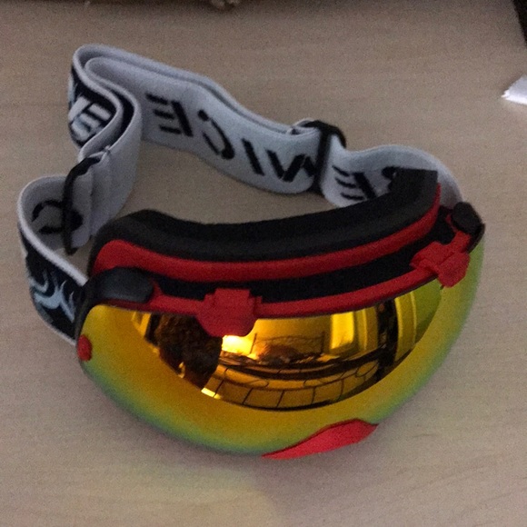 Sunglasses for skying - Picture 2 of 2